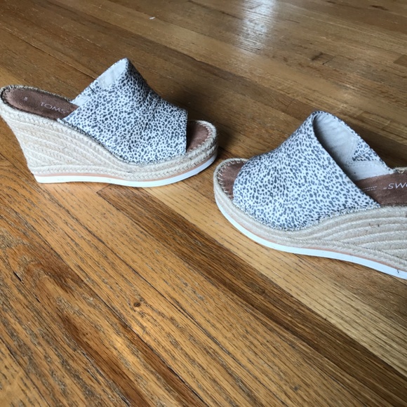 TOMS Wedge Sandals - Picture 3 of 4